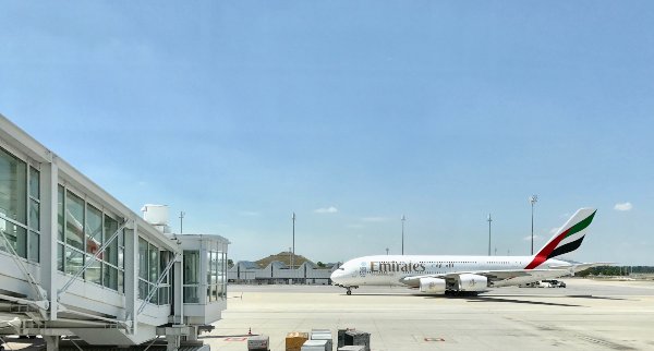 Read more about the article Emirates A380 landing through clouds goes viral